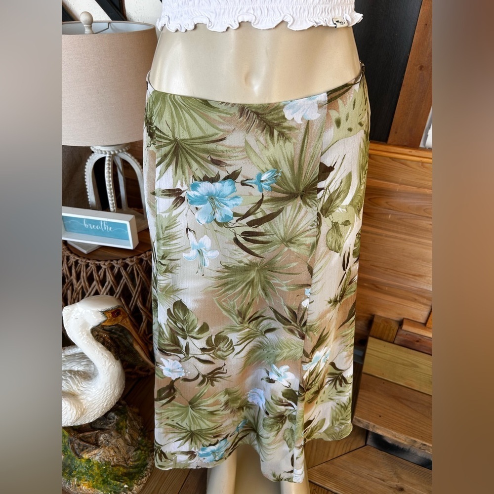 Unknown brand size 10 skirt green flower pattern pre loved long skirt - Picture 3 of 9
